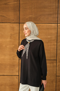 Yaka Fularlı Tunik Siyah