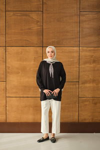 Yaka Fularlı Tunik Siyah