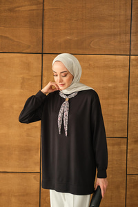 Yaka Fularlı Tunik Siyah