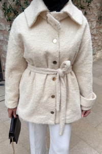 Yaka Kemer Detay Ceket Krem