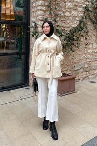 Yaka Kemer Detay Ceket Krem