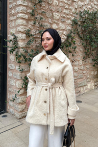 Yaka Kemer Detay Ceket Krem