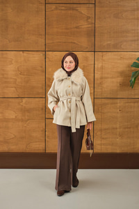 Yaka Kürk Detay Bel Bağlamalı Ceket Krem