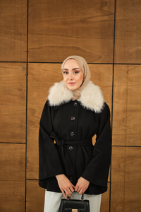 Yaka Kürk Detay Bel Bağlamalı Ceket Siyah