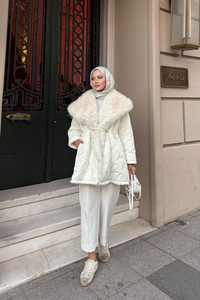 Yaka Kürklü Dikiş Detay Mont Beyaz