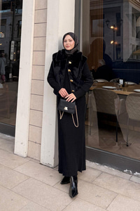 Yaka Kürklü Yelek Siyah