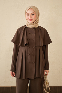 Yaka Pelerinli Çift Düğme Detay Takım Kahverengi