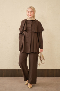Yaka Pelerinli Çift Düğme Detay Takım Kahverengi