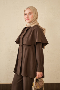 Yaka Pelerinli Çift Düğme Detay Takım Kahverengi