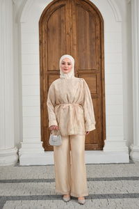 Yaka Şal Detay Bel Bağlamalı Takım Krem