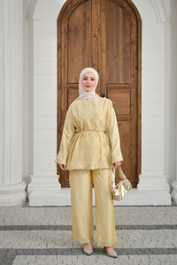 Yaka Şal Detay Bel Bağlamalı Takım Sarı