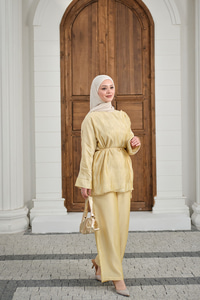 Yaka Şal Detay Bel Bağlamalı Takım Sarı