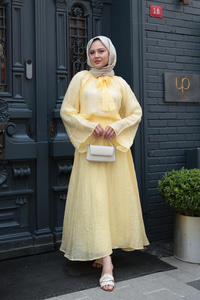 Yakası Bağcık Detaylı İkili Takım Sarı