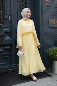 Yakası Bağcık Detaylı İkili Takım Sarı