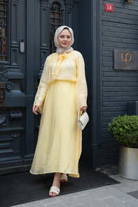 Yakası Bağcık Detaylı İkili Takım Sarı