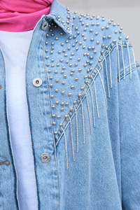 Yakası Boncuk Detaylı Denim Ceket Buz Mavi