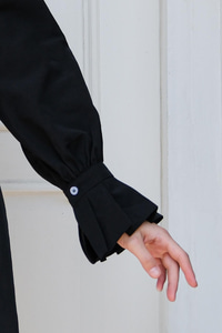 Yakası Dantel Detay Siyah