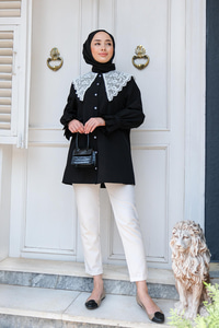 Yakası Dantel Detay Siyah