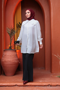 Yakası Dantel Detaylı Gömlek Ekru