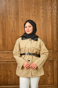 Yakası Deri Kemerli Kısa Ceket Krem