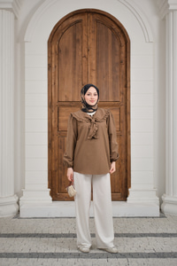 Yakası Fırfırlı Basic Gömlek Kahverengi