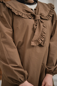 Yakası Fırfırlı Basic Gömlek Kahverengi