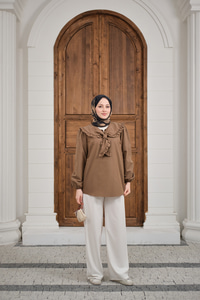 Yakası Fırfırlı Basic Gömlek Kahverengi