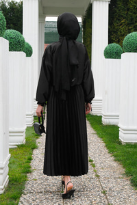 Yakası Kelebek Aksesuarlı Piliseli Takım Siyah