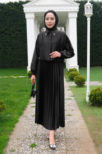 Yakası Kelebek Aksesuarlı Piliseli Takım Siyah