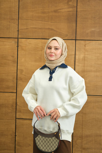Yakası Kot Detay Sweat Beyaz