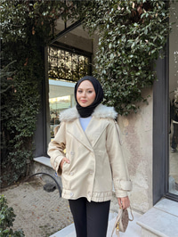 Yakası Kürk Detaylı Deri Ceket Krem