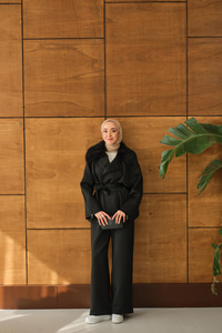 Yakası Kürk Kolları fermuarlı Takım Siyah