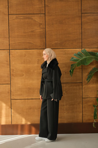 Yakası Kürk Kolları fermuarlı Takım Siyah