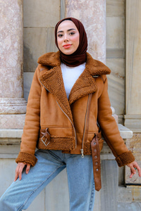 Yakası Kürklü Çapraz Fermuar Süet Kaban Taba