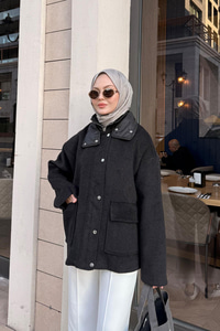 Yakası Lastik Detaylı Ceket Siyah
