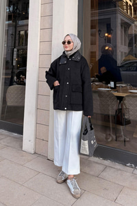 Yakası Lastik Detaylı Ceket Siyah