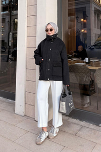 Yakası Lastik Detaylı Ceket Siyah