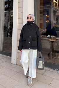 Yakası Lastik Detaylı Ceket Siyah