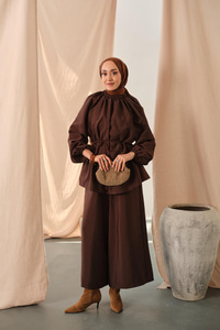 Yakası Lastik Detaylı Takım Kahve