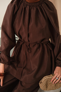 Yakası Lastik Detaylı Takım Kahve