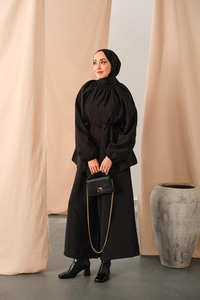 Yakası Lastik Detaylı Takım Siyah