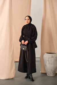 Yakası Lastik Detaylı Takım Siyah