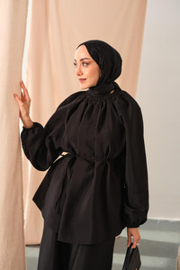 Yakası Lastik Detaylı Takım Siyah