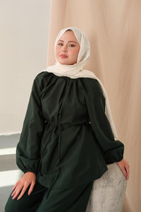 Yakası Lastik Detaylı Takım Zümrüt Yeşil