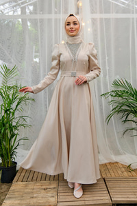 YAKASI TAS AKSESUARLI ABIYE KREM