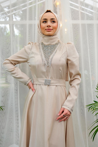 YAKASI TAS AKSESUARLI ABIYE KREM