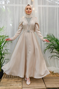 YAKASI TAS AKSESUARLI ABIYE KREM