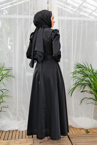 YAKASI TAS AKSESUARLI ABIYE SIYAH