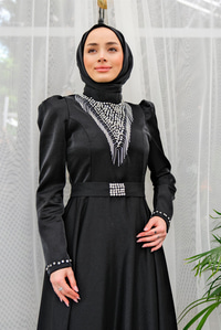 YAKASI TAS AKSESUARLI ABIYE SIYAH