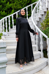 YAKASI TAS AKSESUARLI DANTELLI ABIYE SIYAH